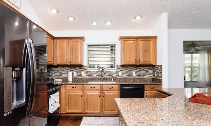 Liberty Park Cottage | Georgetown - Centrally Located 3/2 Designer Home