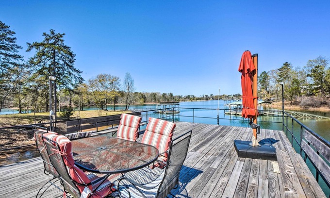 Hartwell House | Georgia Getaway w/2-Story Dock By Lake Hartwell