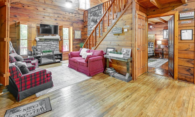 Blairsville Cabin | Georgia Vacation Rental Cabin w/ Deck & Fire Pit