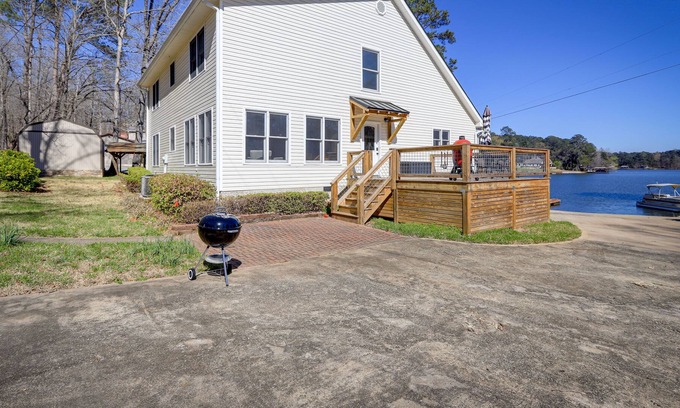 Jackson House | Georgia Vacation Rental on Jackson Lake w/ Dock