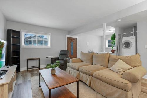 Downtown Columbus Apartment | German Village Hidden Gem - 3 BR, Parking l Value