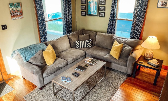 Schnitzelburg House | Germantown Getaway