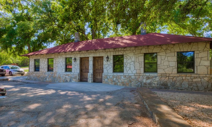 Hunt Apartment | Get away at Mo-Ranch!