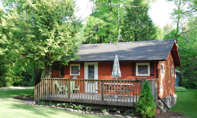Baileys Harbor Cottage | Get away from it all at this charming updated cottage!