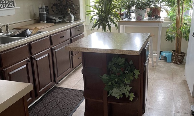 Milwaukee House | Get Cozy And Stay Awhile -central location