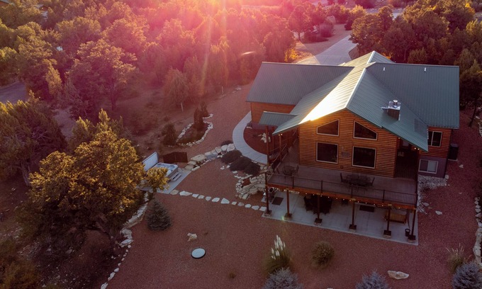 Zion National Park East Entrance House | Get the 7th night free. Over 125 five star reviews, over 4,000sq feet