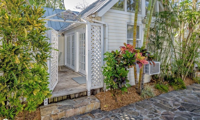Old Town Cottage | Get your ISLAND STLYE on!