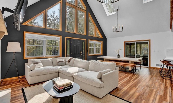 Gouldsboro Ski Chalet | Getaway Chalet hot tub,game room, peloton, ev charger