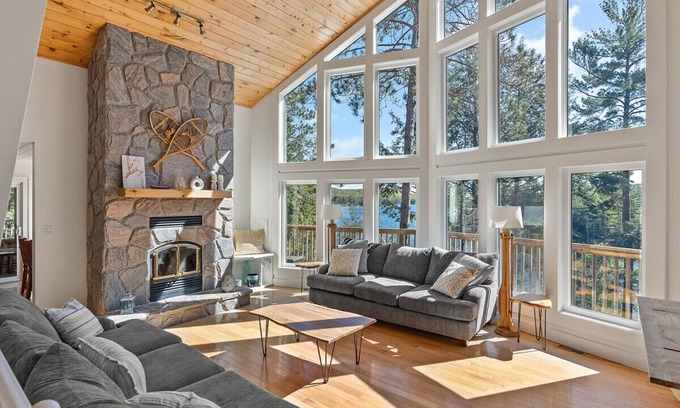 Lake of Bays Cottage | Getaway Cottage LAKE FRONT Muskoka Room Kayaks!