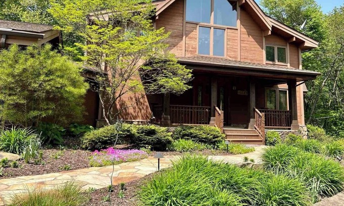 North Industry Cabin | Getaway deep in the woods with basketball court