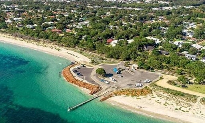 Abbey House | Getaway On the Beach - Relax, unwind, enjoy