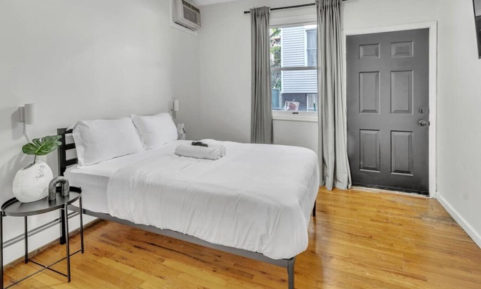 Hackensack River Waterfront Apartment | Getaway Private Bed Near Trans/NYC/EWR