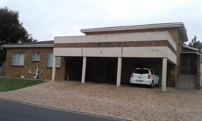 Kenridge Apartment | Getaway Self-Catering Tyger Valley