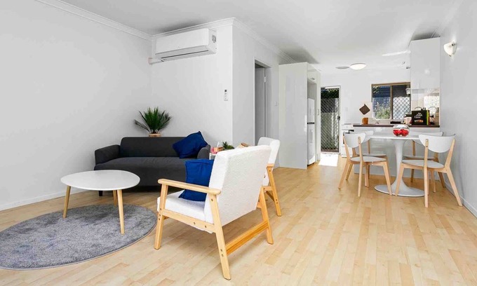 Attadale Apartment | Getaway Villa: 2BR, Sleeps 4, 2 Car Bays, Near Beach