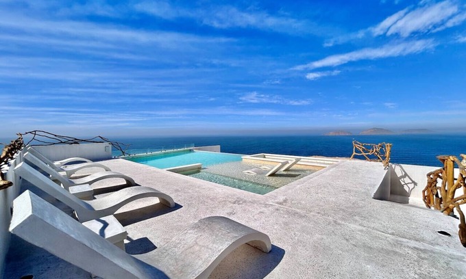 Balcones de Loma Linda Apartment | Getaway with Incredible Ocean View By GPS Rentas