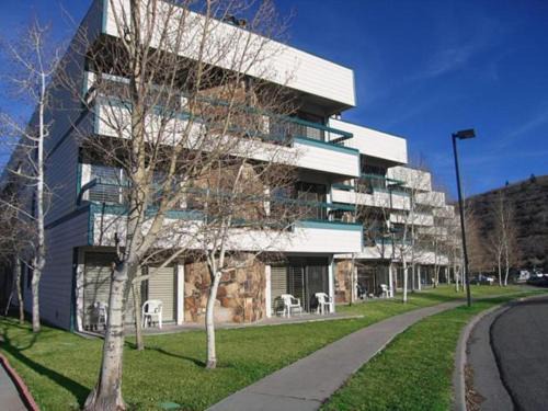 North Park City Apartment | GetAways at Park Regency Resort