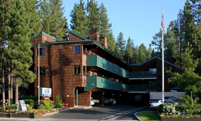 Big Bear Lake Hotel | Getaways at Snow Lake Lodge