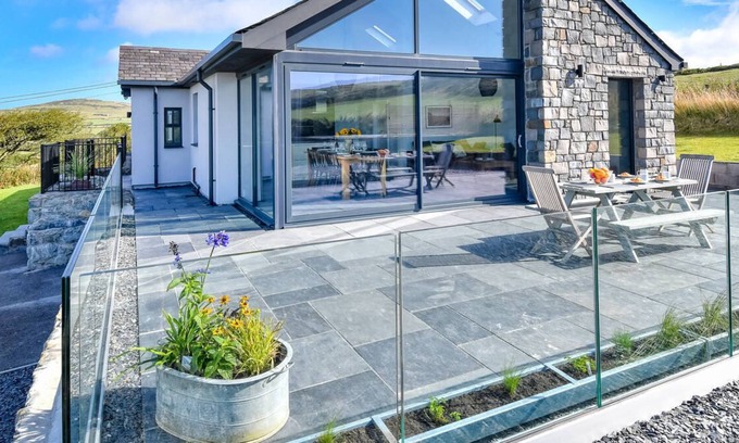 Aberdaron House | Geufron House in the beautiful Pwllheli