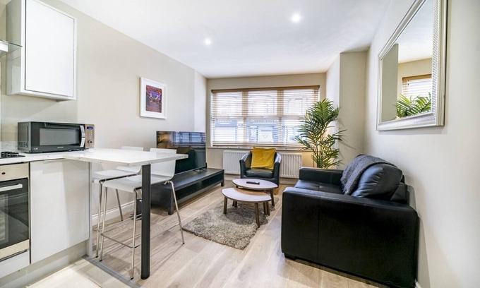 Castlereagh Apartment | Giants Causeway - 1bd Ap (Gold Short Term Stays)