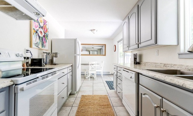 Gig Harbor House | Gig Harbor Cozy Get Away, Bring Fido - Park like Backyard