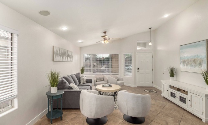 Gilbert House | Gilbert Modern Luxury - Private Pool Oasis