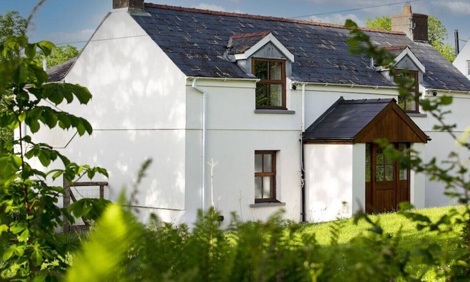 Clynderwen Cottage | Gilfach Cottage · Cosy Cottage in Wild Countryside by Llys-y-Fran