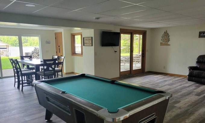 Crivitz House | Gilkey Lake Escape, lake house connected to Crooked Lake