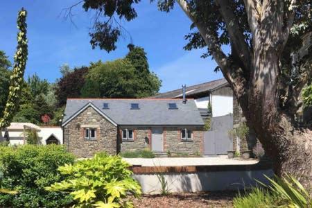 Liskeard House | Gilliflower 1 bedroom cottage at Trethwale Barns Holiday Home