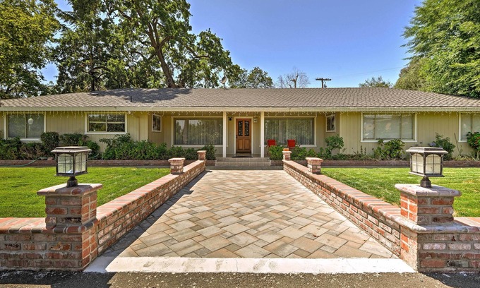 Gilroy House | Gilroy Home w/Deck on 20 Acres, 7 Mi to Downtown!