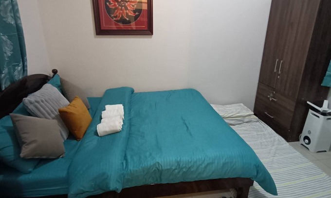 Highway Hills Hotel | GINA'S STAYCATION AT AMA TOWER RESIDENCES, EDSA WITH PAID PARKING (BESIDE POEA)