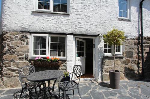 St. Keverne House | Ginentonic Cottage