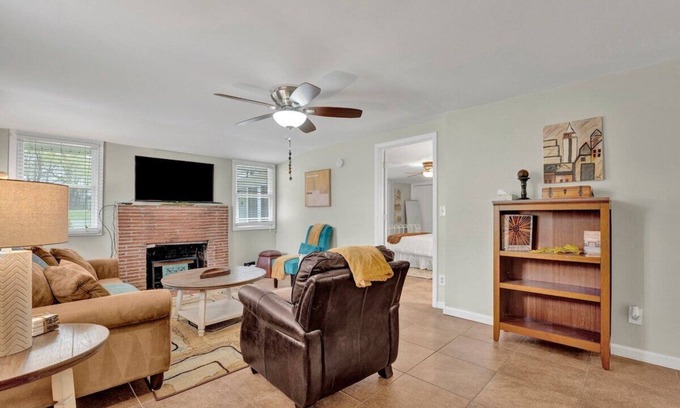 Vollintine-Evergreen House | Ginkgo Garden Inn Cottage