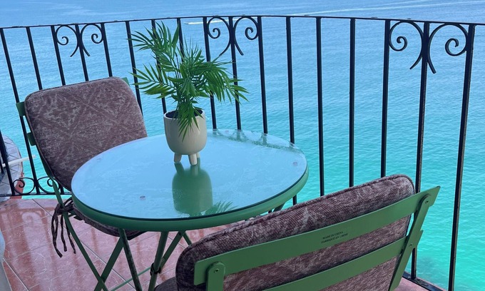 Los Ramblases Condo | Girasol Sur Ocean Front Studio