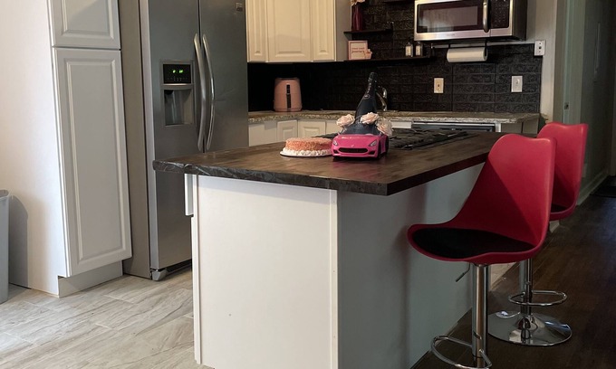 Decatur House | Girly Theme bungalow, 10 minutes to downtown. 25 minutes to the airport.