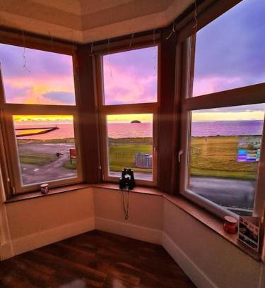 Girvan Apartment | Girvan - Sea View Beach Access Apartment