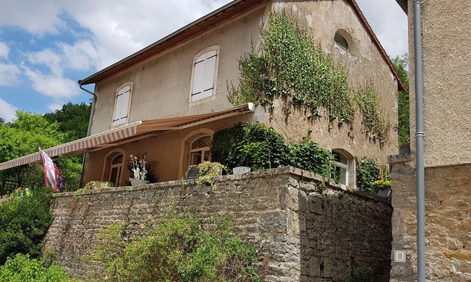Saint-Sernin-du-Plain Bed & Breakfast | Gîte 3 étoiles - Family and friends getaway in a green haven of peace