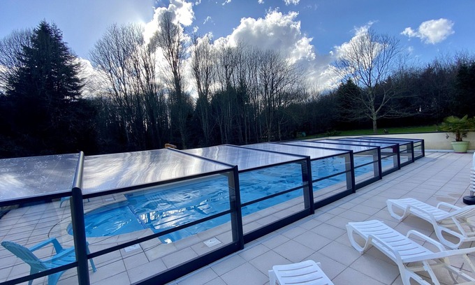 Saint-Evarzec House | Gite 6/7 pers à l'escale des elfes, with covered and heated swimming pool and garden