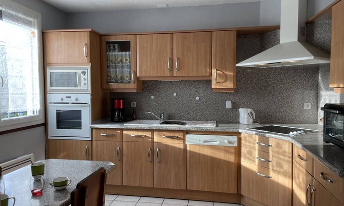 Avermes Cottage | Gite Avermes, 2 bedrooms, 4 persons