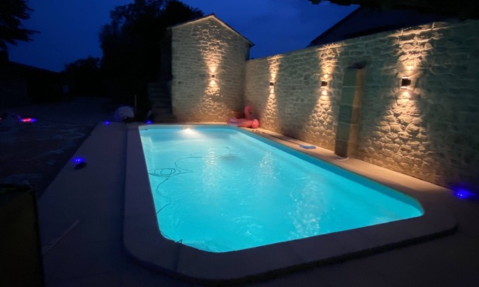 Arles Other | Gite Champêtre de Caractère au Mas Arnaud Équipée D'un Spa,et Accès à la Piscine