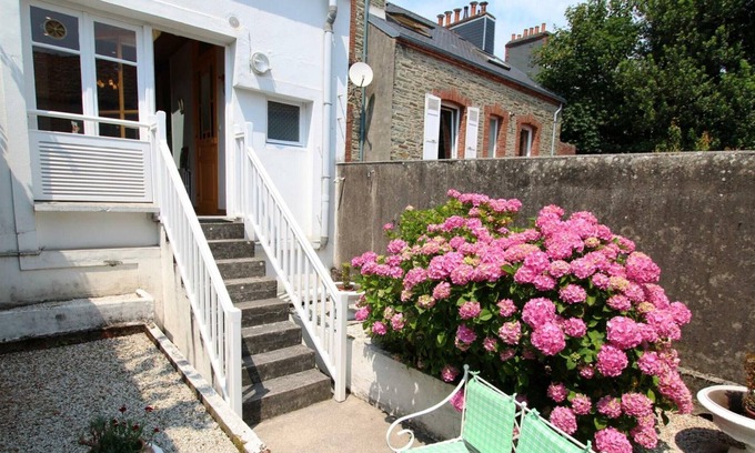 Cherbourg-en-Cotentin Cottage | Gite Cherbourg-en-Cotentin, 2 bedrooms, 3 persons