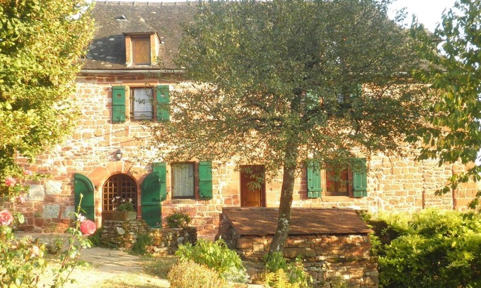 Collonges-la-Rouge House | Gîte de Hautefort in Collonges La Rouge 300m from the center of the village South Corrèze