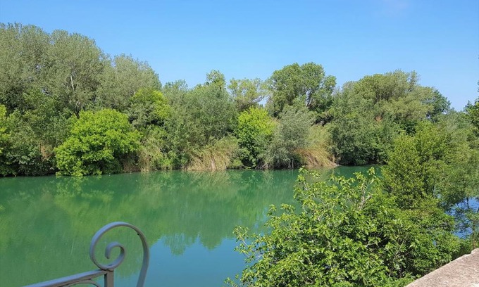 Montfrin House | Gite face à la rivière -proche du pont du Gard-