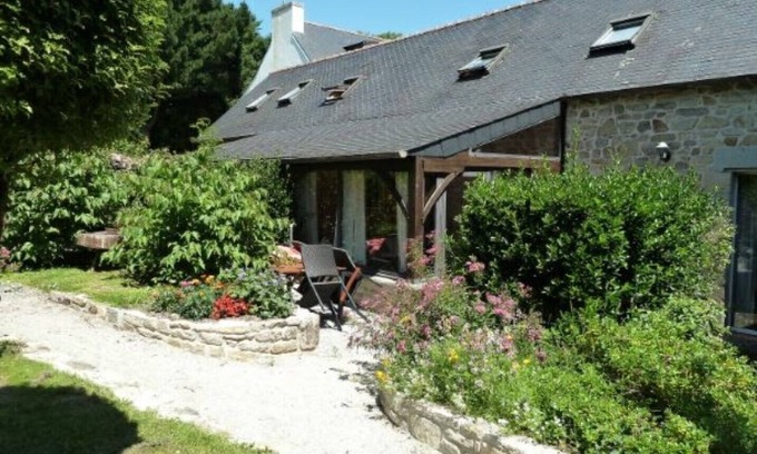 Clohars-Fouesnant Cottage | Gite H Benodet 4 Gites & 5 Apartments In Beautiful secure 8 Acre Country Garden