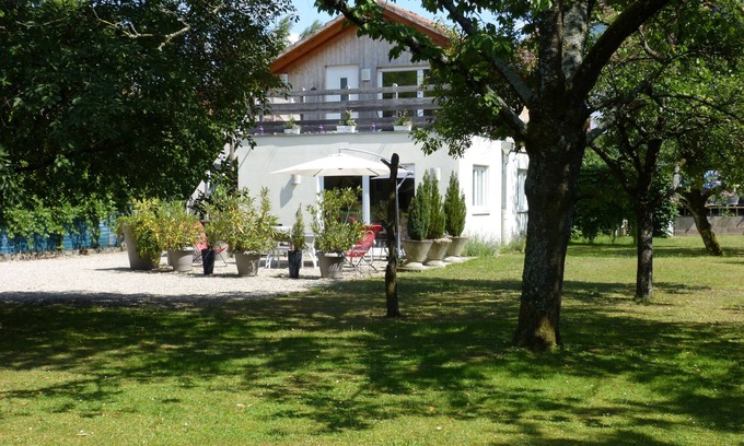 Stockfeld Apartment | Gite in the city as in the country!