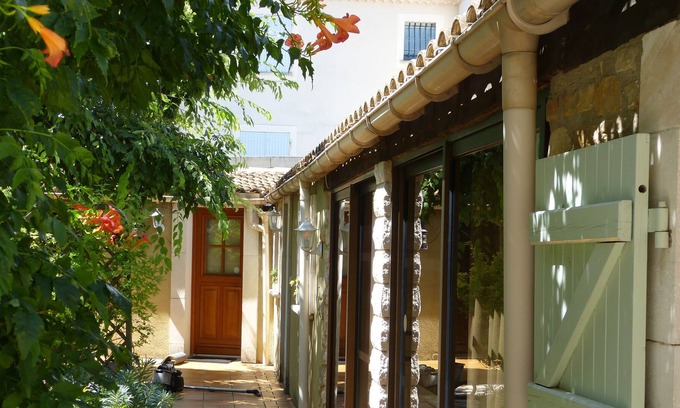 Laudun Cottage | Gîte l Oliveraie for 2 persons or family with 2 small children.