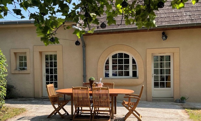 Chardonnay Cottage | Gite la Varenne. Spacious, quiet, with a pool.
