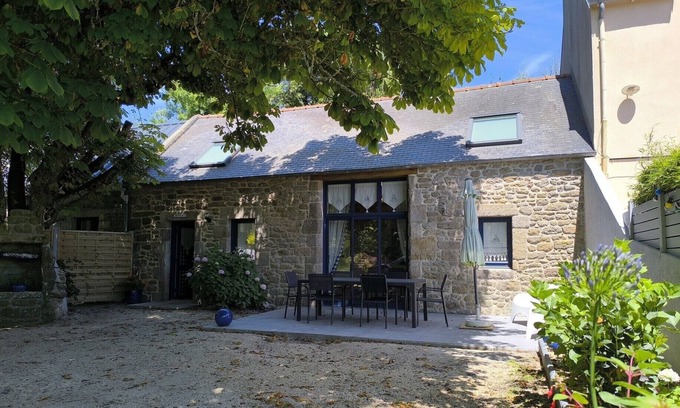 Kerlouet House | Gîte Le Marronnier Close to town and beaches