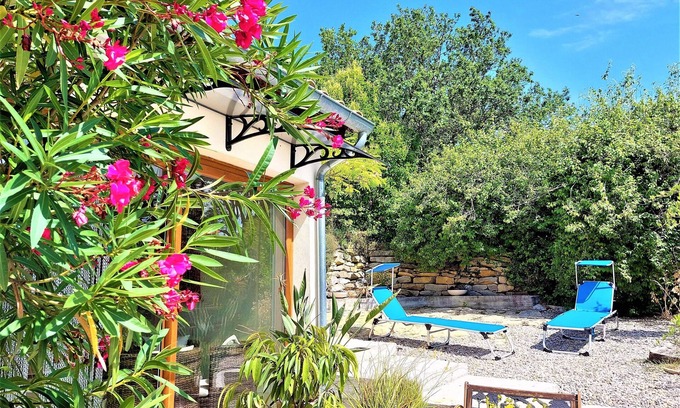 Villeneuve-de-Berg House | GITE LES GEAIS* JACUZZI and PRIVATE GARDEN