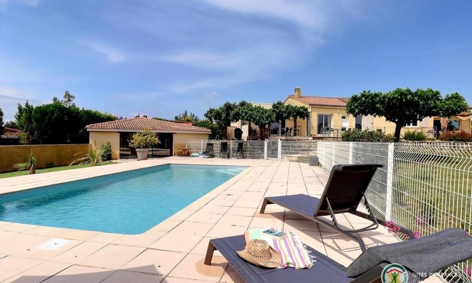 Villeneuve-de-Berg Apartment | Gite les Oliviers Idéalement Situé. Proche Commerces et Sites Touristiques