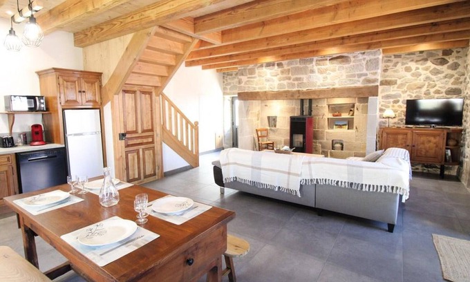 Mandailles-Saint-Julien Cottage | Gite Mandailles-Saint-Julien, 2 bedrooms, 4 persons